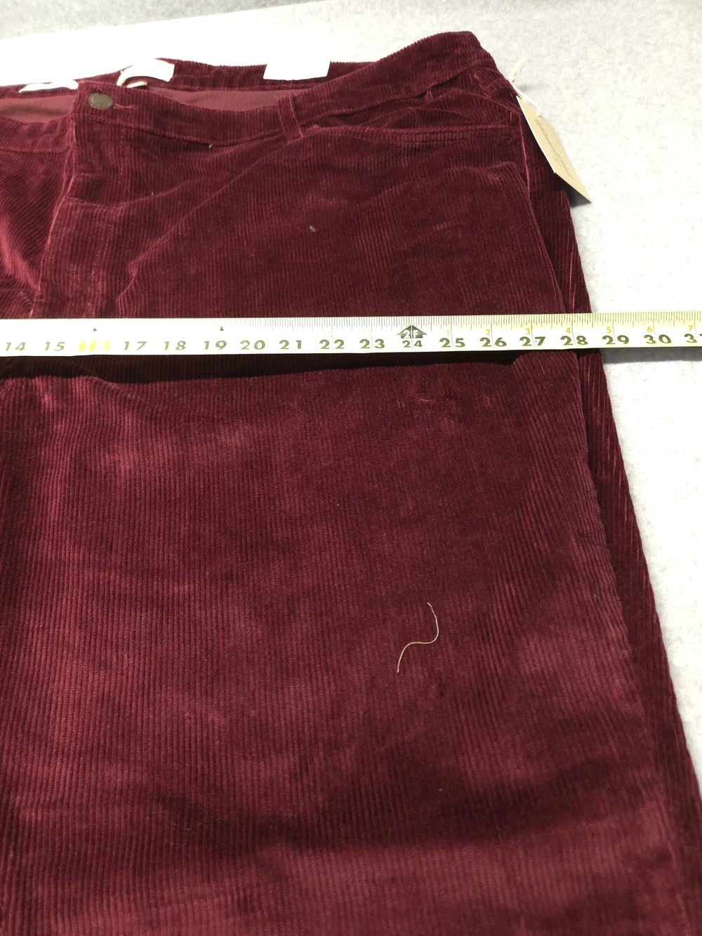 0371 Universal Thread Women's Burgundy Corduroy Capris